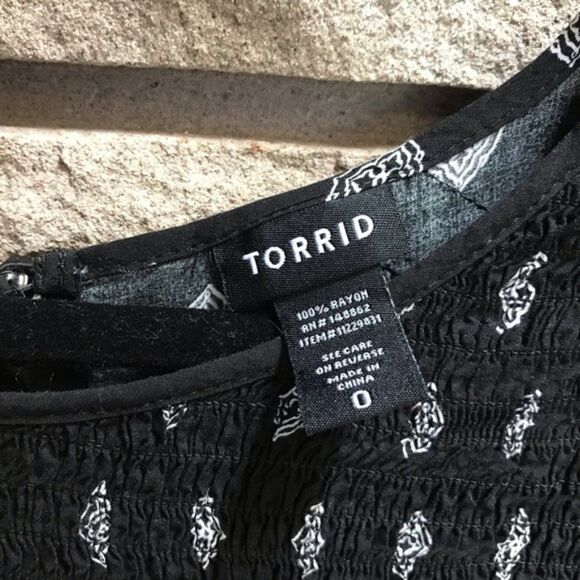 Torrid Border Print Smocked Challis Blouse Top Black Floral 0x - Picture 4 of 7